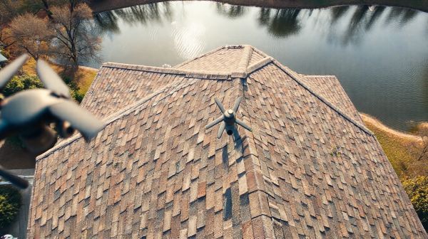 Guide complet pour le nettoyage de toiture par drone en toute sécurité